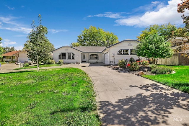 single story home with a front lawn