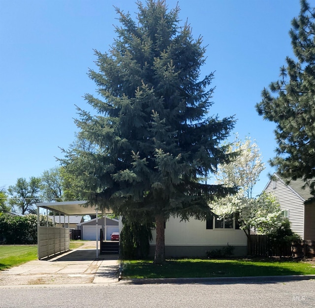 116 E 2nd St, Middleton, ID 83644 - view of property hidden behind natural elements featuring concrete driveway and a garage