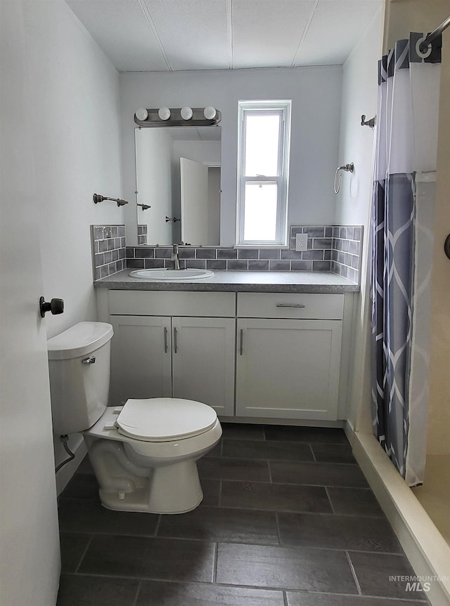 116 E 2nd St, Middleton, ID 83644 - full bathroom featuring toilet, decorative backsplash, vanity, and curtained shower