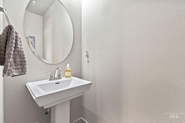 2312 E Spice Loop Unit 2, Nampa, ID 83687 - bathroom featuring a textured wall