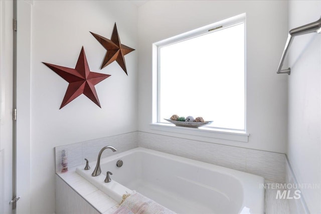 209 W 13th Ave, Jerome, ID 83338 - bathroom with a bath