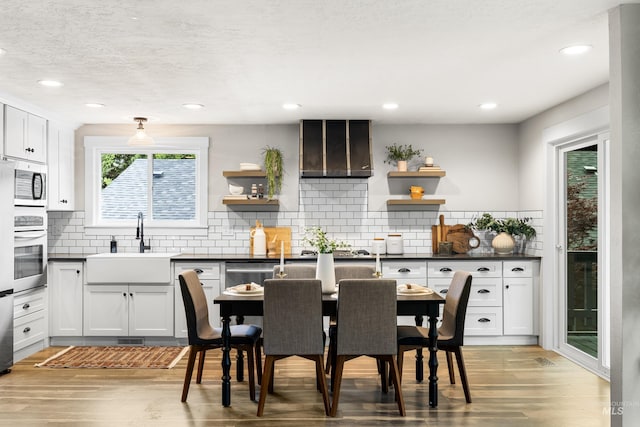 473 E Ranch Dr, Eagle, ID 83616 - dining area with light wood-type flooring and recessed lighting