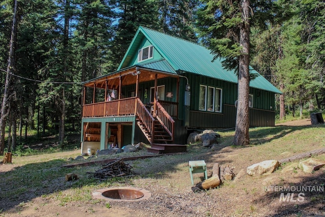 view of front facade with an outdoor fire pit