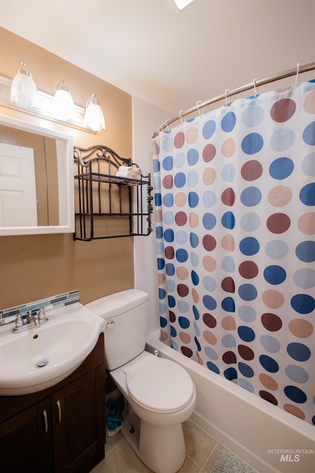 260 State St, Grand View, ID 83624 - bathroom with shower / tub combo with curtain, vanity, toilet, and tile patterned floors