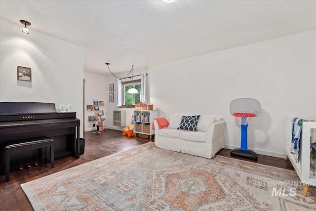 150 W Yuba Vista Dr, Atlanta, ID 83716 - sitting room with wood finished floors and baseboards