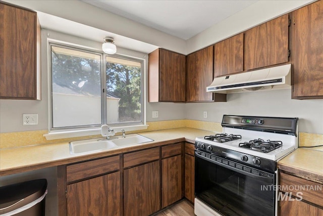 131 Goodall Pl, Mountain Home, ID 83647 - kitchen featuring range with gas stovetop, under cabinet range hood, a sink, and light countertops