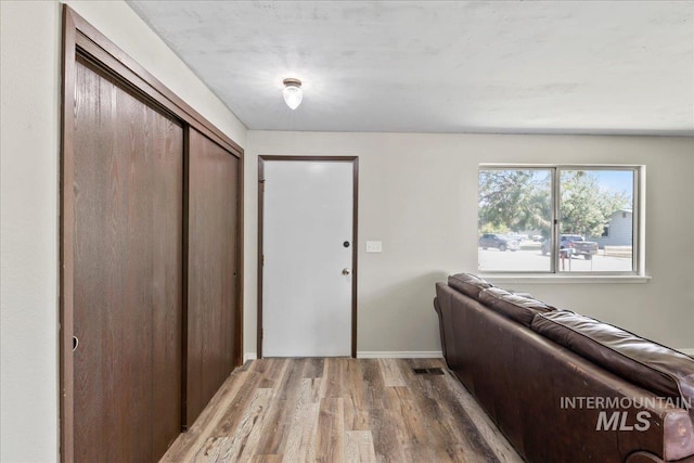 131 Goodall Pl, Mountain Home, ID 83647 - foyer featuring light wood-type flooring