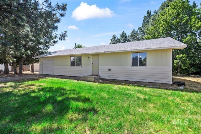 131 Goodall Pl, Mountain Home, ID 83647 - ranch-style home featuring a garage, a front lawn, and asphalt driveway