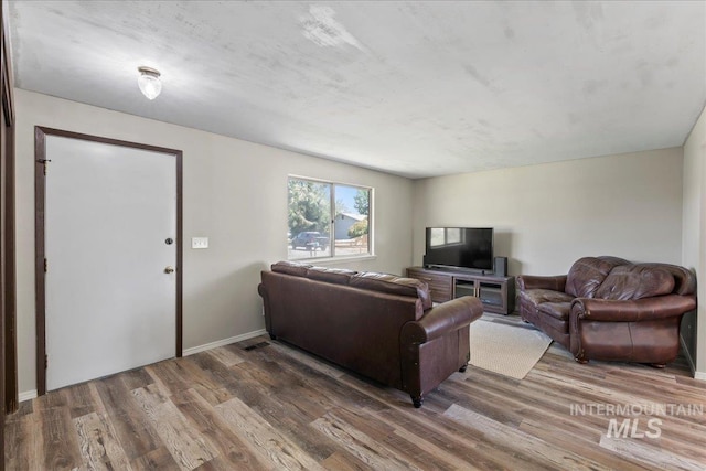 131 Goodall Pl, Mountain Home, ID 83647 - living room featuring wood finished floors