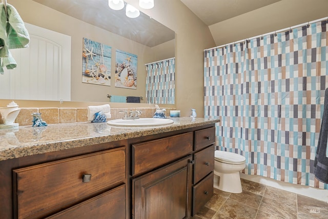 1020 Woodland St, Rupert, ID 83350 - full bathroom featuring vanity, toilet, and curtained shower