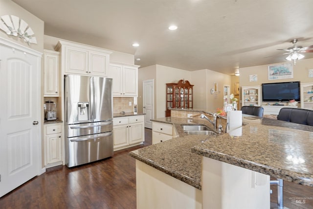 1020 Woodland St, Rupert, ID 83350 - kitchen with stainless steel fridge, a sink, ceiling fan, tasteful backsplash, and dark wood-style floors