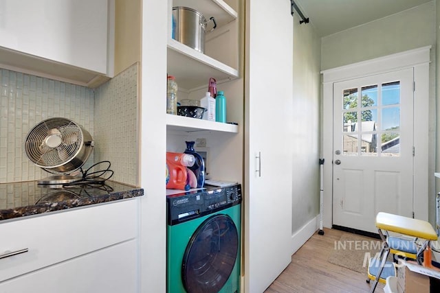937 SW 1st St, Ontario, OR 97914 - laundry room featuring washer / dryer and light wood-style floors
