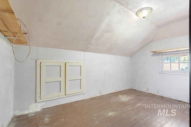 937 SW 1st St, Ontario, OR 97914 - bonus room with lofted ceiling and hardwood / wood-style flooring