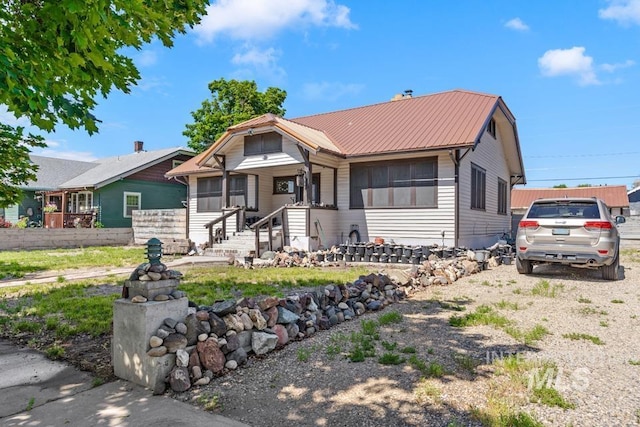 937 SW 1st St, Ontario, OR 97914 - view of front of home featuring a metal roof and driveway