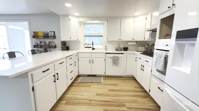 7985 S Cloverdale Rd, Boise, ID 83709 - kitchen featuring a peninsula, backsplash, recessed lighting, and white appliances