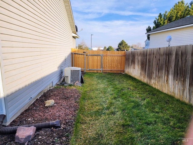 view of yard featuring cooling unit