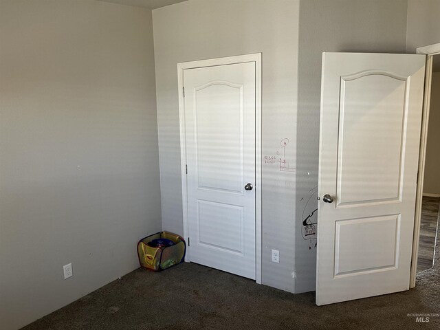 unfurnished bedroom featuring carpet