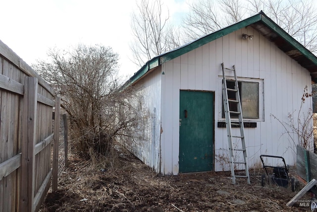 view of outdoor structure with an outdoor structure and fence