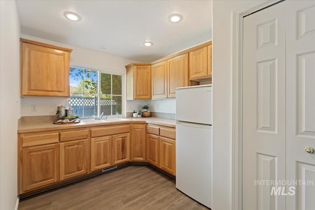 13343 N Horseshoe Bend Rd, Boise, ID 83714 - kitchen with freestanding refrigerator, light countertops, a sink, light wood-type flooring, and recessed lighting