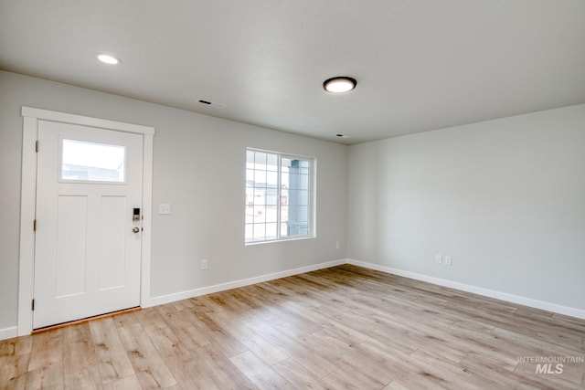 foyer with light wood finished floors, visible vents, recessed lighting, and baseboards