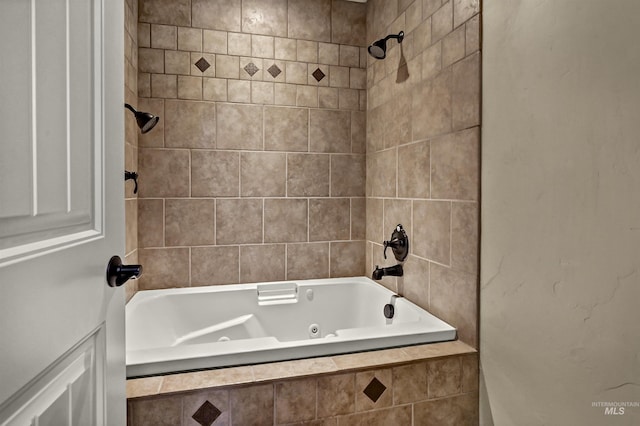 5278 N Cougar Flat Pl, Meridian, ID 83646 - bathroom featuring a combined bath / shower with jetted tub