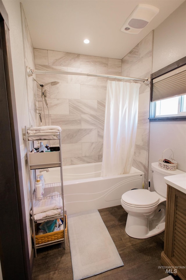 599 S Ada St, Glenns Ferry, ID 83623 - full bath featuring shower / bathtub combination with curtain, toilet, vanity, and recessed lighting
