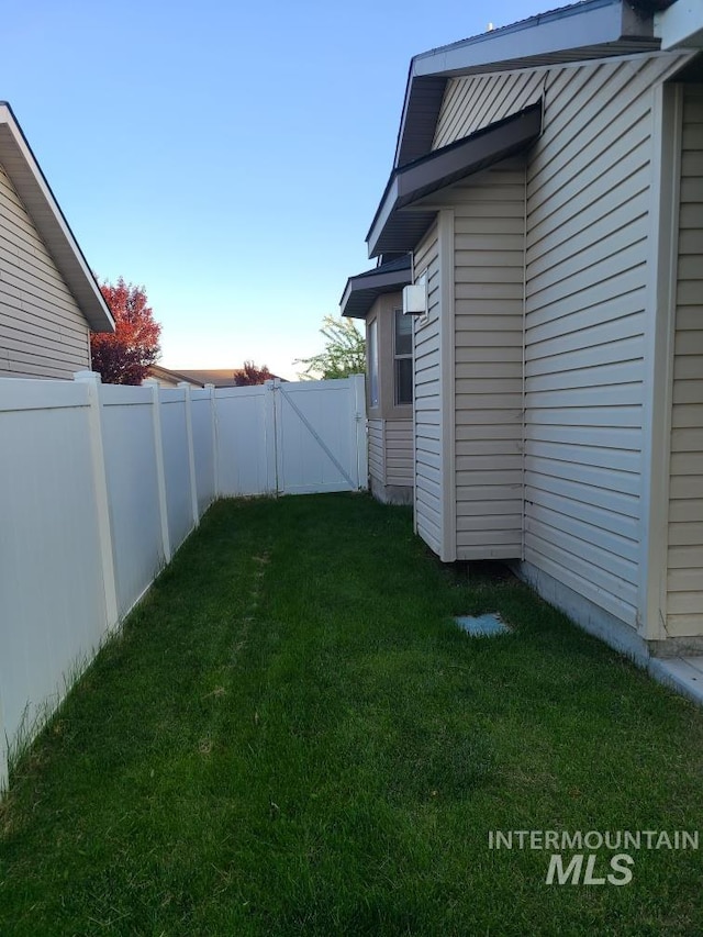 400 Pheasant Rd W, Twin Falls, ID 83301 - yard at dusk featuring a fenced backyard