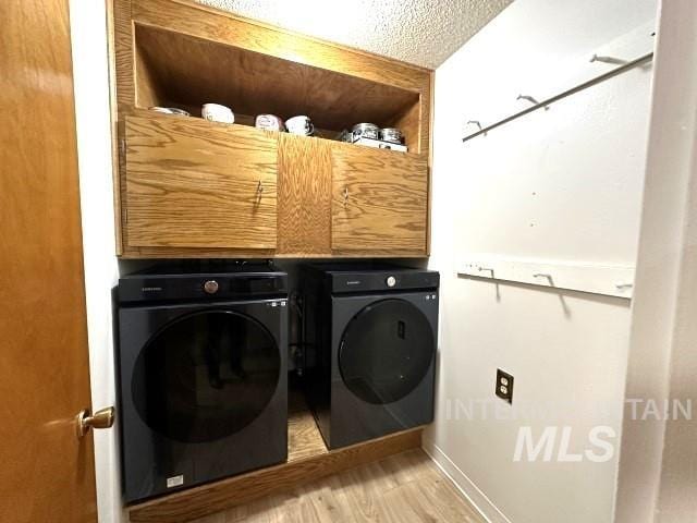 995 E 15th N, Mountain Home, ID 83647 - laundry area featuring baseboards, laundry area, washing machine and dryer, and light wood finished floors