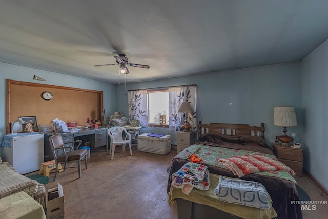 bedroom featuring ceiling fan