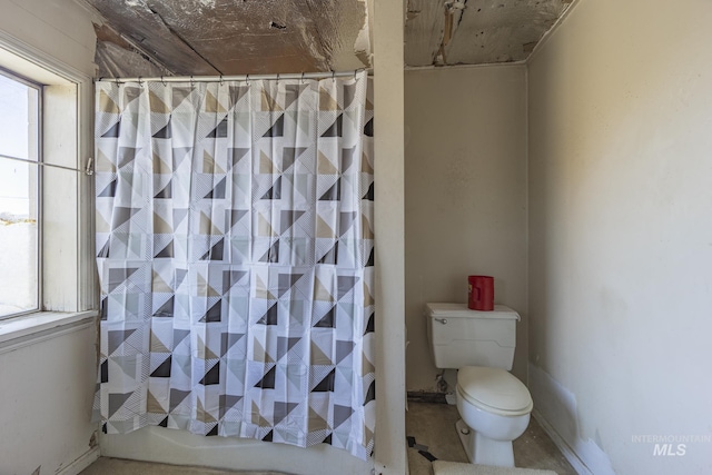 702 N D St, Grangeville, ID 83530 - full bath featuring toilet, healthy amount of natural light, and curtained shower