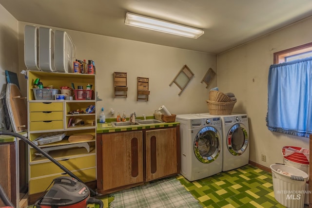 laundry room with cabinets, sink, and washing machine and clothes dryer