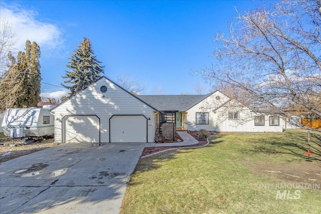 view of front of house with a garage, a front lawn, and driveway