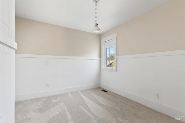 spare room featuring carpet floors