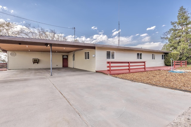 view of front facade featuring a carport