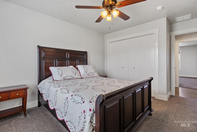 bedroom featuring visible vents, a ceiling fan, a closet, baseboards, and light colored carpet