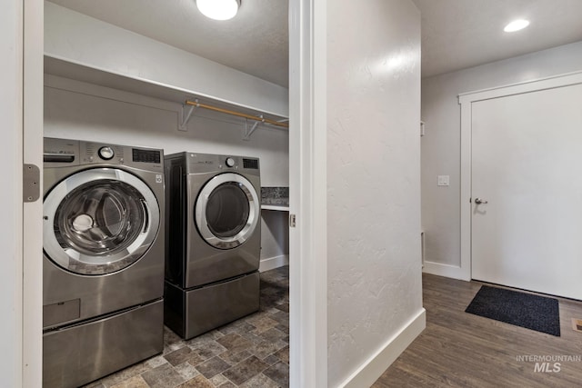 washroom with baseboards, laundry area, and independent washer and dryer