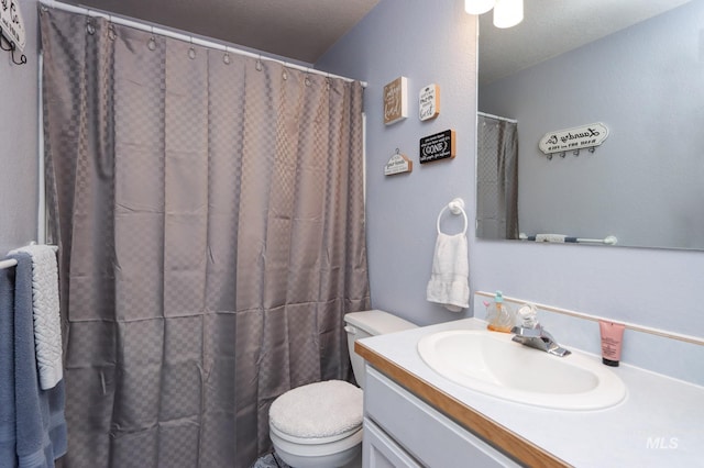 bathroom with a shower with curtain, toilet, and vanity