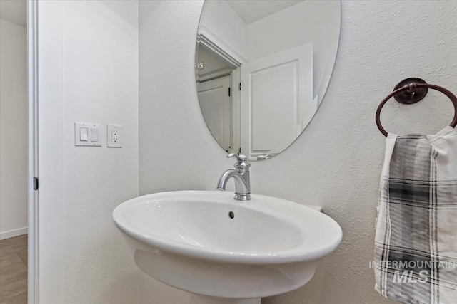 bathroom featuring a sink