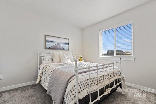 bedroom with carpet flooring and baseboards