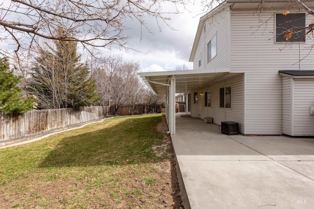 view of yard featuring fence