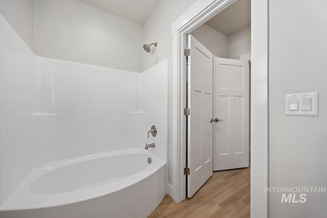 3119 Crescent Moon Rd, Twin Falls, ID 83301 - full bath featuring wood finished floors and bathing tub / shower combination