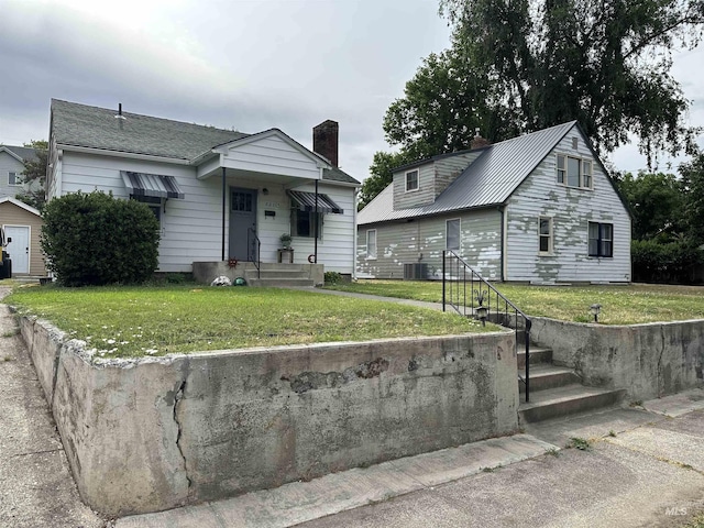 821 3rd St, Lewiston, ID 83501 - bungalow-style home with a chimney and a front yard