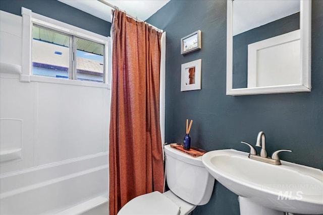 1984 11th Ave E, Twin Falls, ID 83301 - bathroom with a sink, toilet, and shower / bath combo