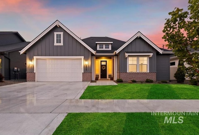 view of front facade with a garage and a lawn