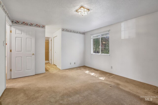 955 Bitterroot Pl, Twin Falls, ID 83301 - unfurnished bedroom featuring carpet floors and a textured ceiling