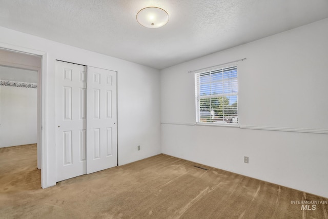 955 Bitterroot Pl, Twin Falls, ID 83301 - unfurnished bedroom with carpet, a textured ceiling, and a closet