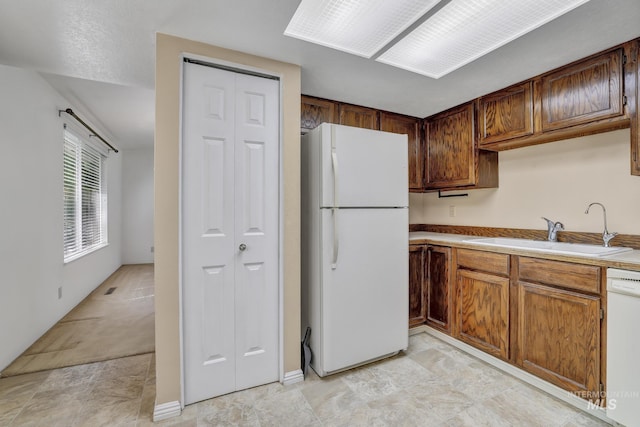 955 Bitterroot Pl, Twin Falls, ID 83301 - kitchen featuring white appliances, a sink, and light countertops