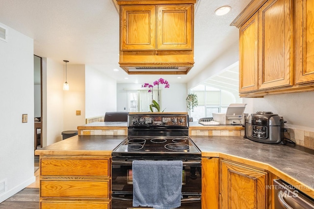 kitchen featuring brown cabinets, electric range, a peninsula, and wood finished floors