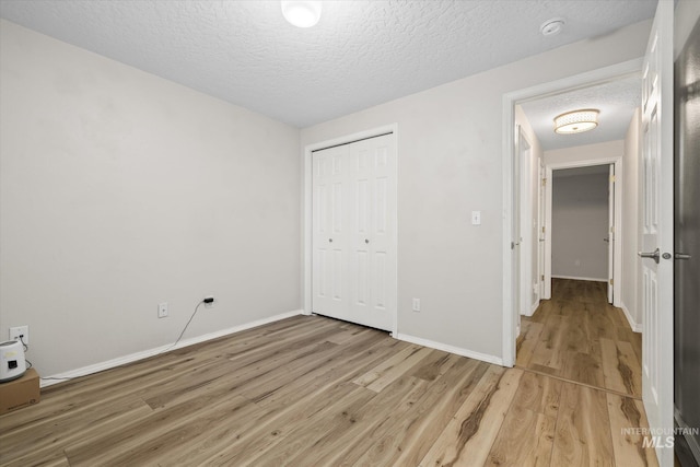 2800 Taylor Ct, Nampa, ID 83686 - unfurnished bedroom with light wood-style flooring, a textured ceiling, and a closet