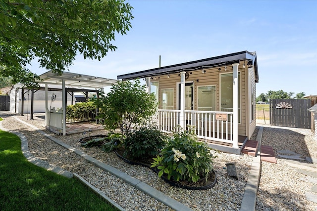 2800 Taylor Ct, Nampa, ID 83686 - view of front of home featuring an outdoor structure and a pergola